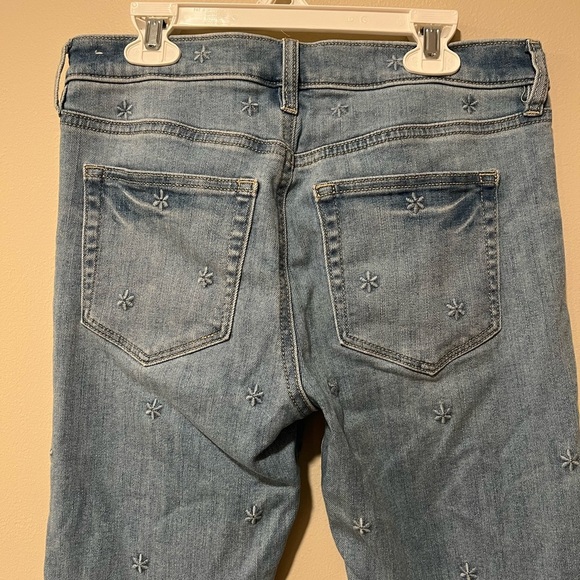 LOFT Blue Ankle Cropped Jeans with Subtle Floral Embroidery - Picture 4 of 10
